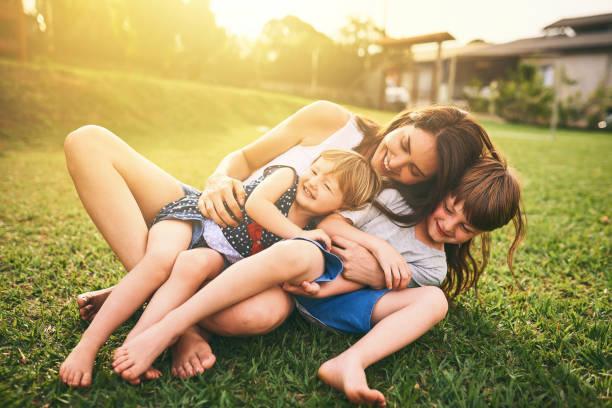 Oyun Ablası;Bebekler doğdukları andan itibaren ilgiye ve bakıma